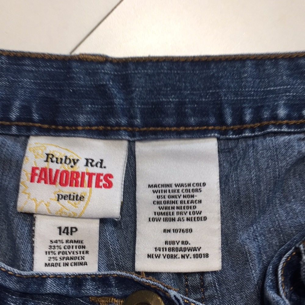 Capris - Picture 4 of 4